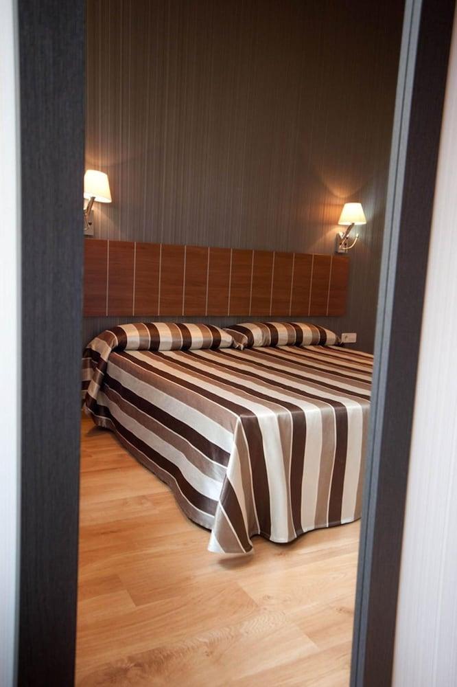 Guest house Bcn 46 2*